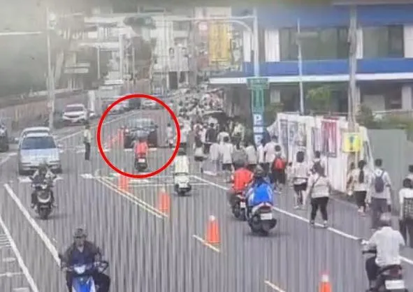 彰化縣員林市今（25）日上午舉辦第17屆獅子盃親子公益路跑，一名10歲賴姓男童於上午7時50分許行經員水路二段與忠孝街口時遭轎車擦撞。（圖／警方提供）