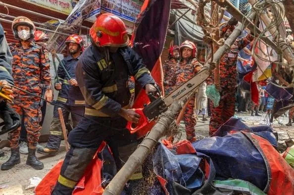 孟加拉政府當地今天發生規模5.7地震,至少造成5人罹難、約100人受傷。(圖/美聯社)