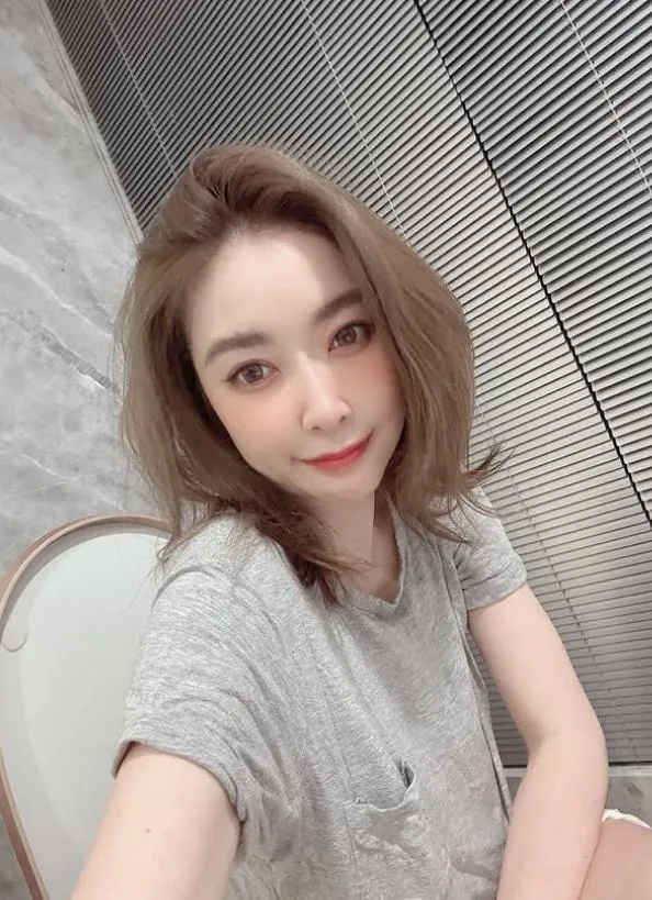 44歲藝人許維恩近日首度公開談及罹患乳癌的身心歷程。（圖／翻攝IG sharon701111）