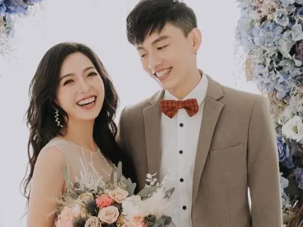貝童彤在2018年與老公Howard結婚。(圖/翻攝自貝童彤 IG)