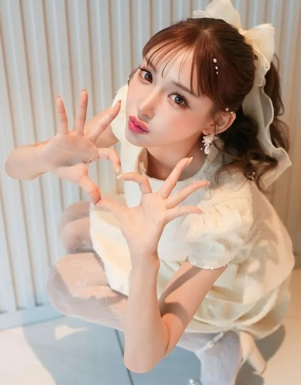 日本前AV女優明日花綺羅,近日捲入與THE BOYZ成員周鶴年的性交易疑雲。(圖/翻攝IG asukakiraran)