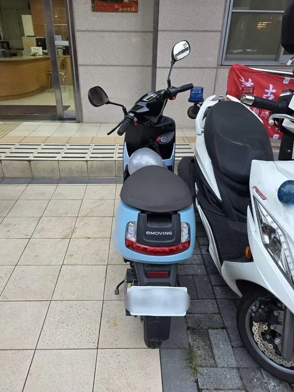 新北市中和區呂姓男子日前吸毒後騎微型電動二輪車（圖），直接停到分局門口自首，除被毒品罪送辦，也成為新北微電車毒駕開罰首例。（圖／警方提供）