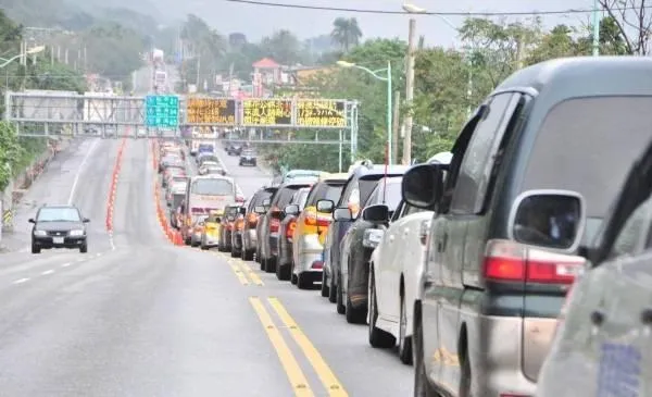 春節連假車潮將現，公路局預估台9線蘇花路廊北上、南下過年期間恐將回堵最久16小時。（資料照／中天新聞）