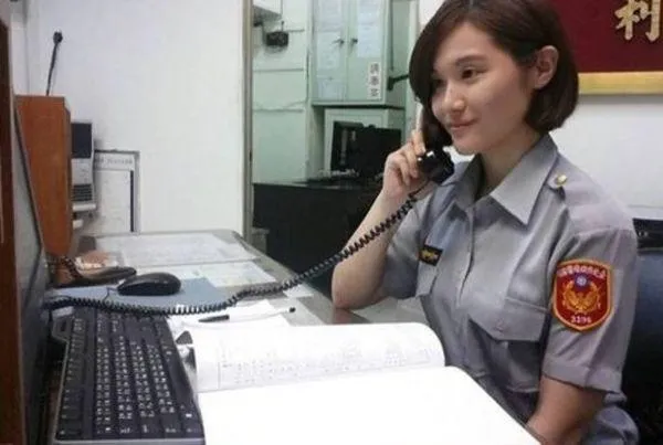 台北市30歲女警邱薏瑄最近因貪污事件惹上許多官司，從「賓利俏女警」的光環中跌落誠貪污黑警。（圖／資料照／翻攝臉書）