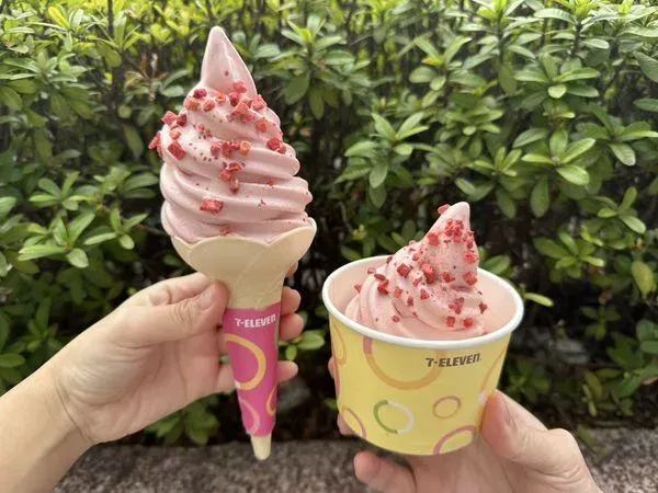 7-ELEVEN 3月5日至4月1日推出全新冰品「韓國草莓巴斯克霜淇淋」。（圖／業者提供）