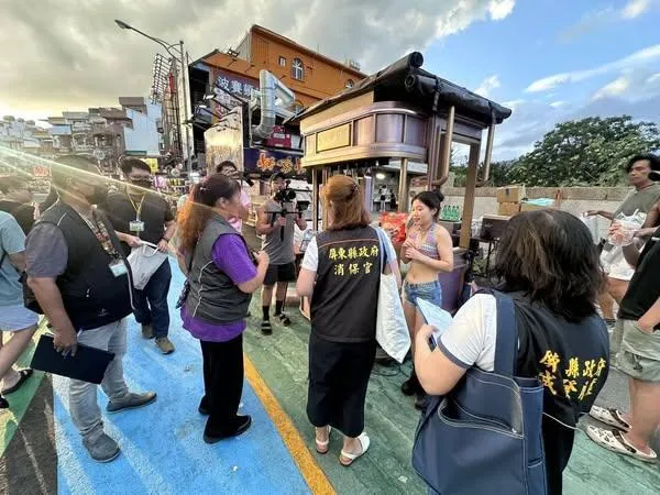 屏東縣政府日前稽查墾丁大街調酒攤。(示意圖/屏東縣政府提供)