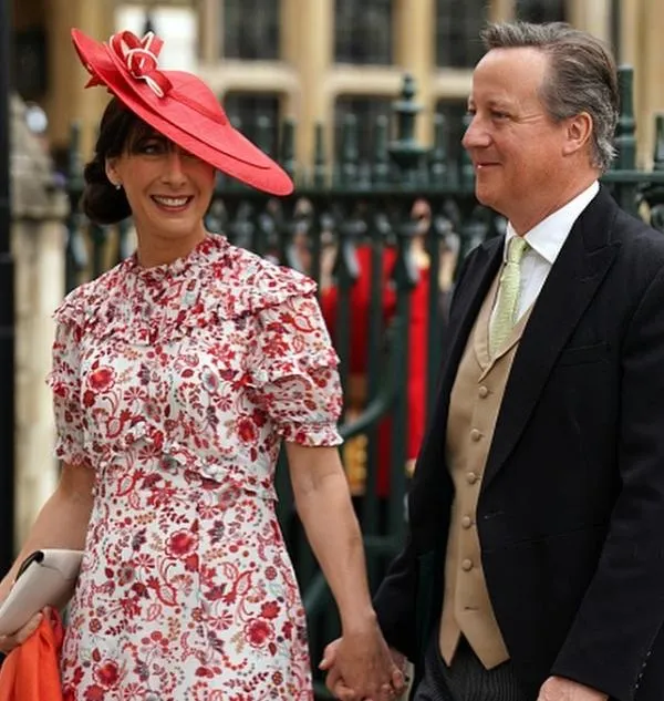 英國前首相卡麥隆（右）與妻子薩曼莎‧卡麥隆（左）。（圖/翻攝IG）