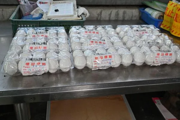 文雅畜牧場負責人和員工均表示不知道為何雞蛋會檢出芬普尼。（圖／彰化縣政府）