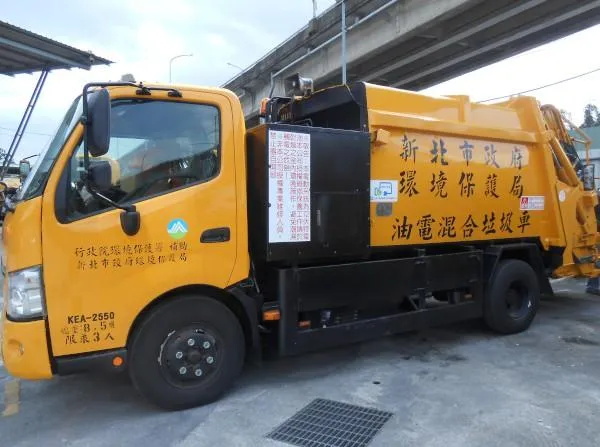 新北市環保局近日加強垃圾分類宣導，並展開「破袋稽查」行動。若發現民眾未依規定分類垃圾，將依法處以最高6千元的罰款。（資料照／新北市環保局提供）