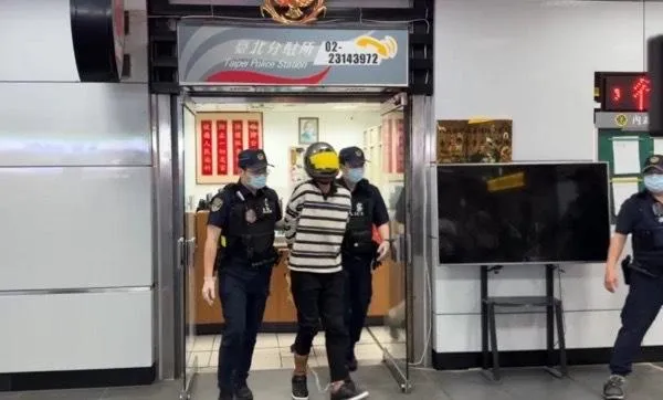 台北車站再爆隨機攻擊,男子10天內二度傷人遭收押。(圖/翻攝畫面)