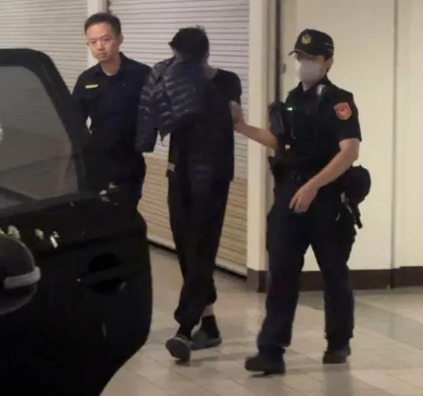 警方循線逮捕涉嫌屏東汽車旅館命案的蔡男。(圖/中天新聞)