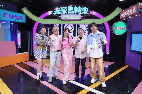 謝順福（左2）分享爸爸豬哥亮很疼妹妹。（圖／公視台語台提供）