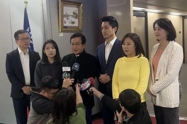 蔣萬安與北市5藍委羅智強、徐巧芯、賴士葆、李彥秀、王鴻薇。(圖/中天新聞資料照)