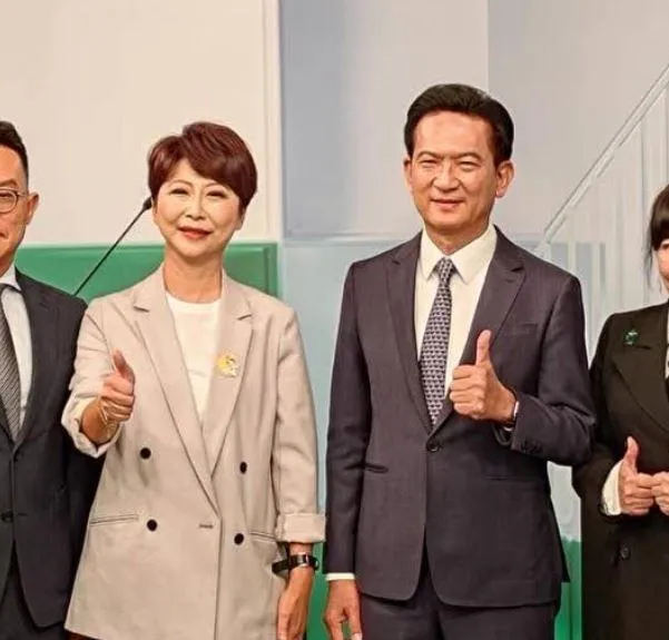 陳亭妃、林俊憲進行政見辯論會。（圖／陳亭妃臉書）