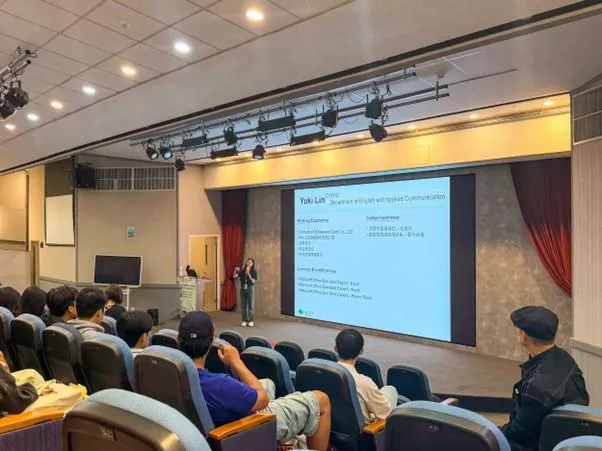 世新大學英語暨傳播應用學系舉辦「人文社會視野下的品牌溝通：英語、傳播與永續行銷」講座。（圖／世新大學提供）