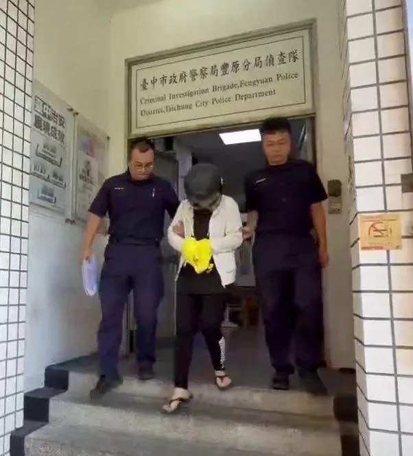 45歲劉女吸毒後駕駛賓士連撞6車，導致剛下班的37歲左姓騎士不幸身亡，劉女已移送地檢署偵辦。（圖／中天新聞）
