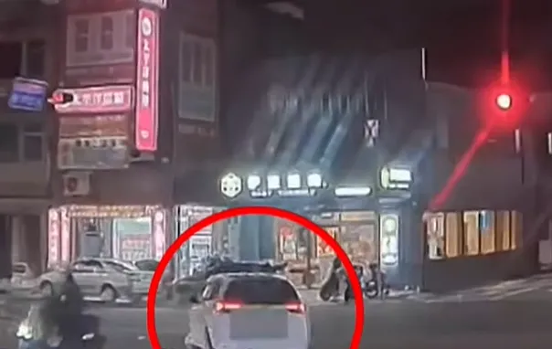 桃園毒駕行車記錄器畫面曝光。（圖／翻攝畫面）