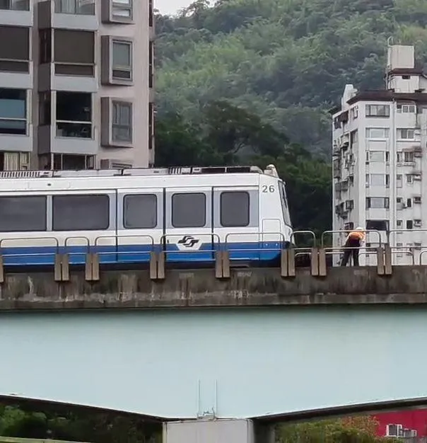 北捷緊急派員排除狀況。（圖／民眾提供）