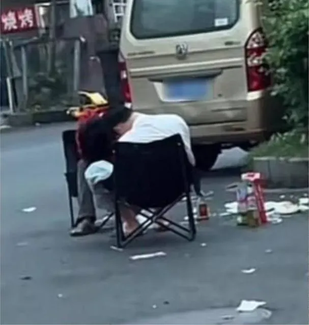大陸廣東2名男子竟「裝睡」逃避買單。（圖／翻攝自微博）