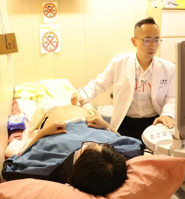 李俊逸醫師說,除了「CGT篩檢」可再考慮加做「胚胎著床前基因診斷(PGD)」,幫助有家族遺傳病史的備孕夫妻降低特定遺傳疾病再傳遞給下一代。(圖/茂盛醫院)