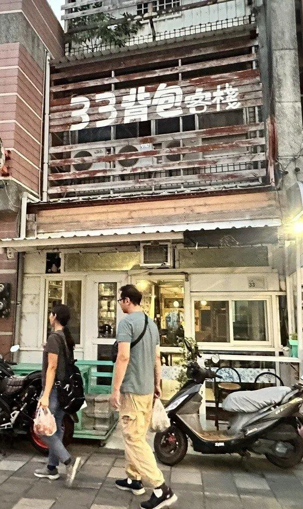 3名來台潛水女性國際交換學生,入住恆春1間背包客棧,24日凌晨4時許,其中1人發現疑似民宿老闆闖房自慰,立刻報警。屏東縣政府交通旅遊處證實,該處為非法旅宿。(圖/民眾提供)
