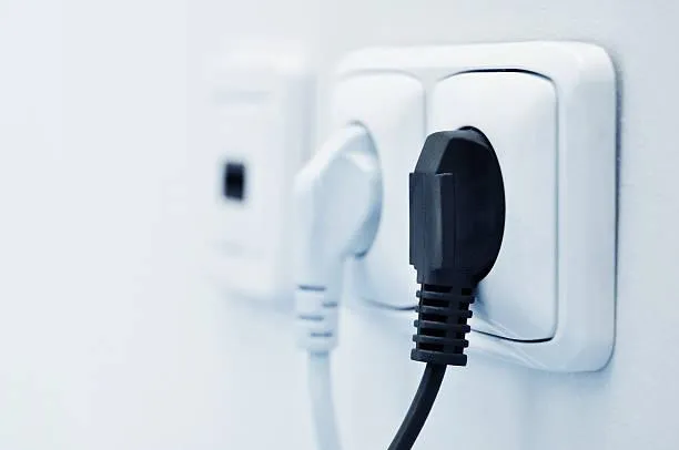 有些電器就算沒有開機,只要插著電也會默默耗電。(示意圖/取自pexels)