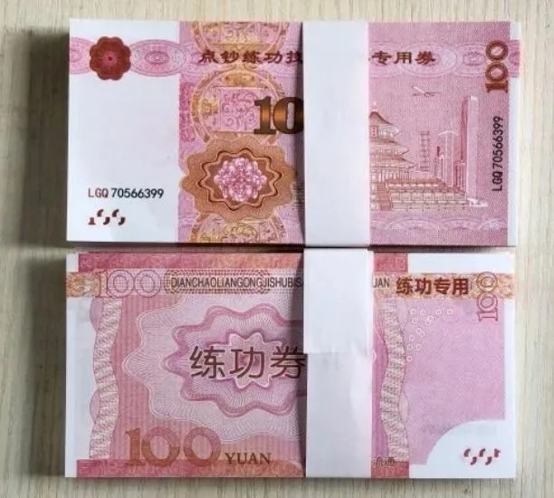網戀男友提聘金上門，竟是一袋「練功券」。 （圖／翻攝微博）
