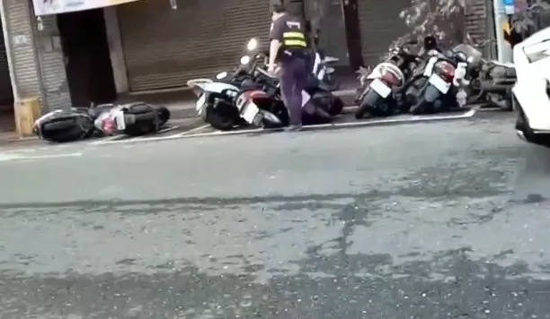 警方已陸續聯繫8輛受害機車的車主。（圖／翻攝畫面）