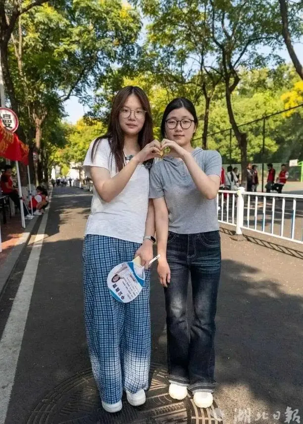 兩人高考分數只差3分。（圖／翻攝湖北日報）