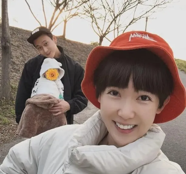 演藝圈模範夫妻檔劉冠廷與孫可芳，兩人過去長年同屬「雀喜娛樂」經紀公司。（圖／翻攝孫可芳 IG）