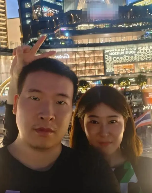 劉修洪與姊姊在泰國團聚。(圖/翻攝自星島網)