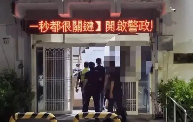 高雄市大寮區一間宮廟29日晚間舉辦遶境進香活動，卻因便當發放問題引發糾紛，造成3名信眾受傷送醫。（圖／翻攝畫面）