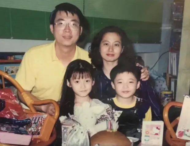 音樂才女林逸欣的名醫父親林春銘因攝護腺癌過世，林逸欣一家人溫馨影片也廣傳於社群媒體，讓眾多網友為之感動。（圖／翻攝自林逸欣臉書）