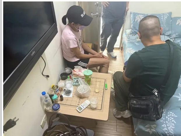 50歲王姓女友（左邊戴帽子）。（圖／台中刑事警察大隊提供）