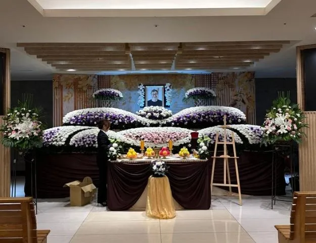 金鐘主持人王浩一告別式16日於台北第二殯儀館舉行。(圖/翻攝FB 許悔之)