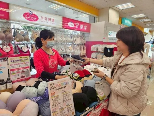 台南市環保局推出「115年女性內衣回收月」活動，民眾持乾淨無破損內衣至指定地點，即可兌換實用民生用品。(圖／台南市環保局提供）