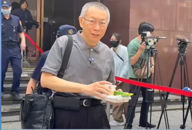 陳佩琪透露柯文哲目前會害怕人群，人一多就感受莫名壓力。（圖／中天新聞）