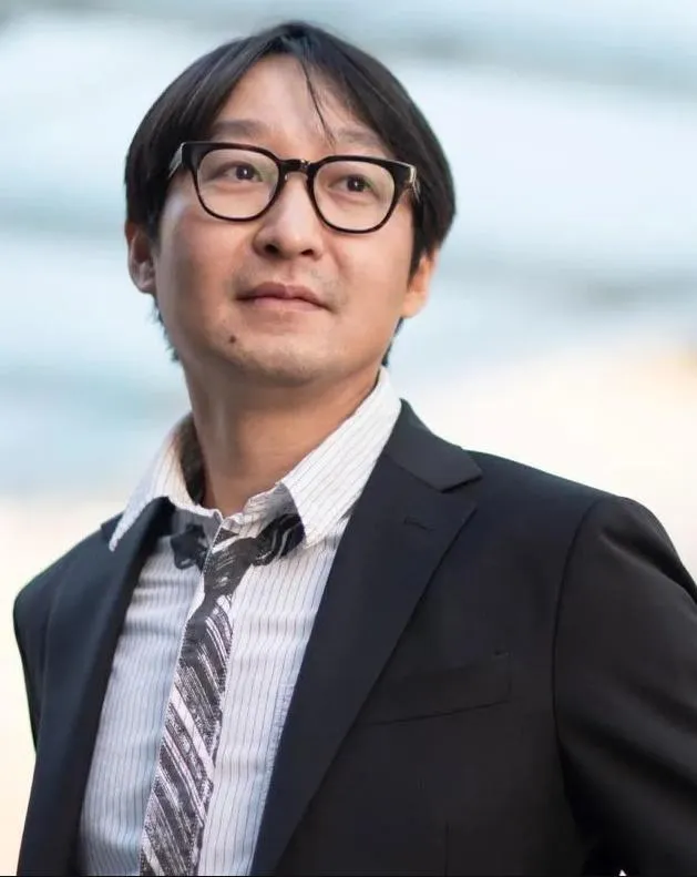 奧斯卡最佳影片《寄生上流》剪輯指導梁進模是韓國首名奧斯卡最佳剪輯提名者，近期將來台在2026金馬大師課開講。（圖／金馬執委會提供）