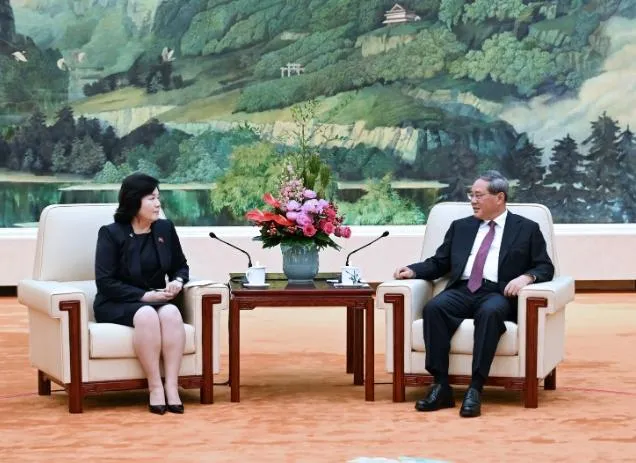 大陸國務院總理李強29日與北韓外長崔善姬於北京人民大會堂會晤。（圖／新華社）