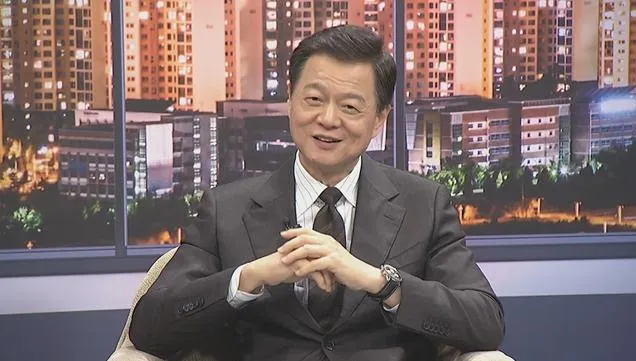 針對川普下令攻擊伊朗，前台北縣長周錫瑋與前駐紐西蘭大使介文汲在網路節目中剖析中東局勢。（圖／中天新聞）