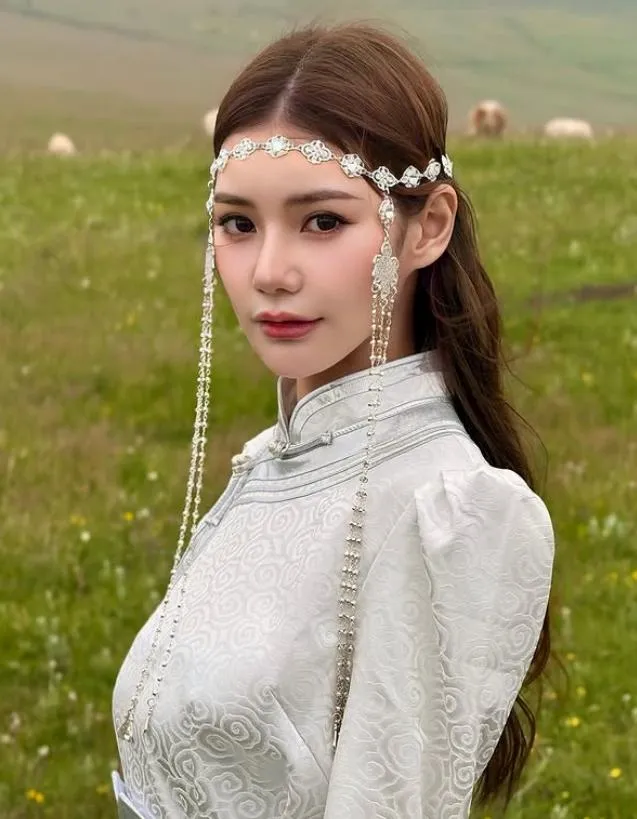 馬筱梅近期在直播中提及若未來有孩子，將由自己與母親輪流照顧，並搭配保母協助。（圖／翻攝IG hsiaomei0718mandy）