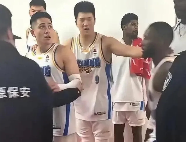 陳盈駿（左）。（圖／翻攝自微博）