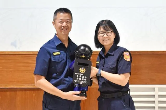去年懷有身孕的陳芊雯（右），本滿心歡喜期待在今年4月迎接愛女的誕生，不料卻遭逢意外。（圖／翻攝畫面）