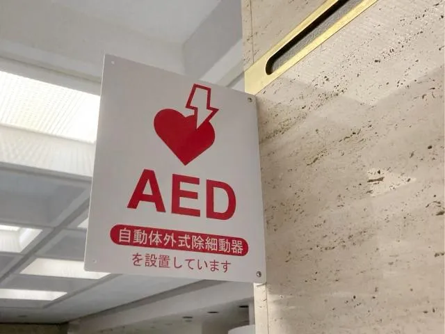 觸電意外的急救重點不僅是CPR，更需要及時使用AED電擊器協助除顫。（示意圖／資料照）