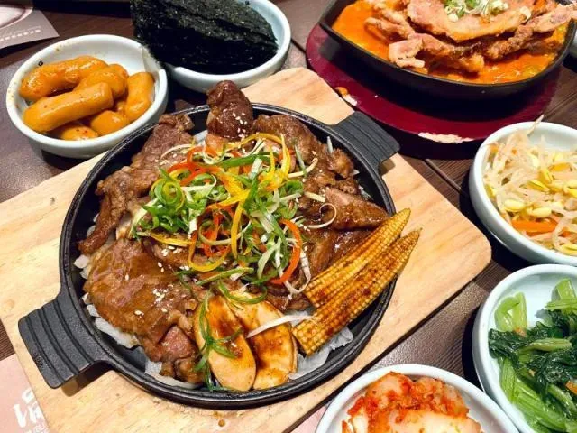 知名連鎖韓式料理「涓豆腐」台北大直美麗華店遭民眾投訴，22日前往用餐，驚見老鼠在天花板四處亂竄。（圖／報系資料照）