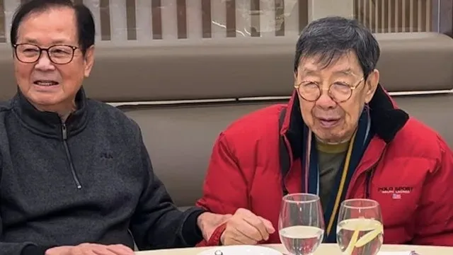 汪曼玲貼出杜平(左1)的照片悼念他。(圖/翻攝自臉書)