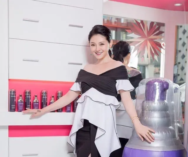 女星大S（徐熙媛）於春節期間隨家族赴日本旅遊，不幸染上流感併發肺炎驟逝，享年48歲。（圖／翻攝自臉書）