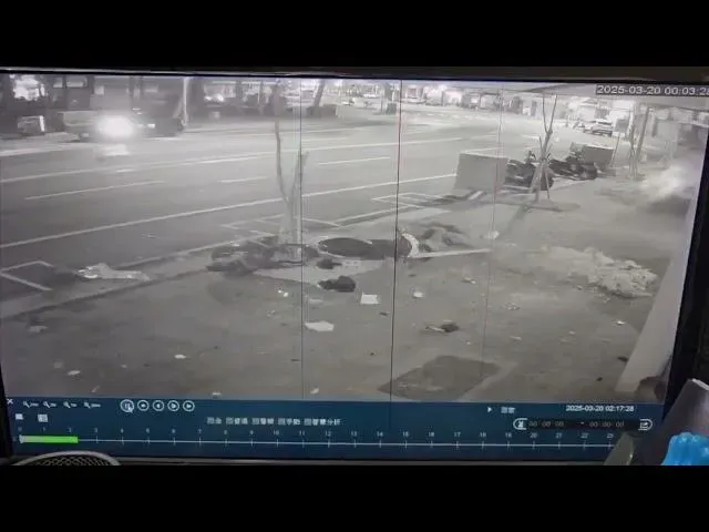 嘉義市一名林姓男子於20日凌晨酒駕撞毀11部汽機車。（圖／翻攝畫面）
