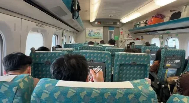 受地震影響,台灣高鐵列車緊急停駛。(圖/中天新聞)