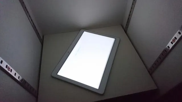 現今上班族過度使用3C產品，導致水晶體氧化壓力過大而提早混濁。（圖／Photo AC）